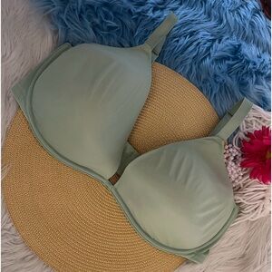 PINK Victoria's Secret Light Green Bra